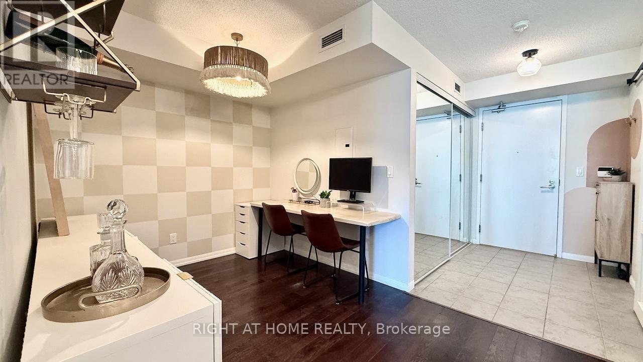 656 - 209 Fort York Boulevard S, Toronto, Ontario M5V 4A1 - Photo 13 - C13637564