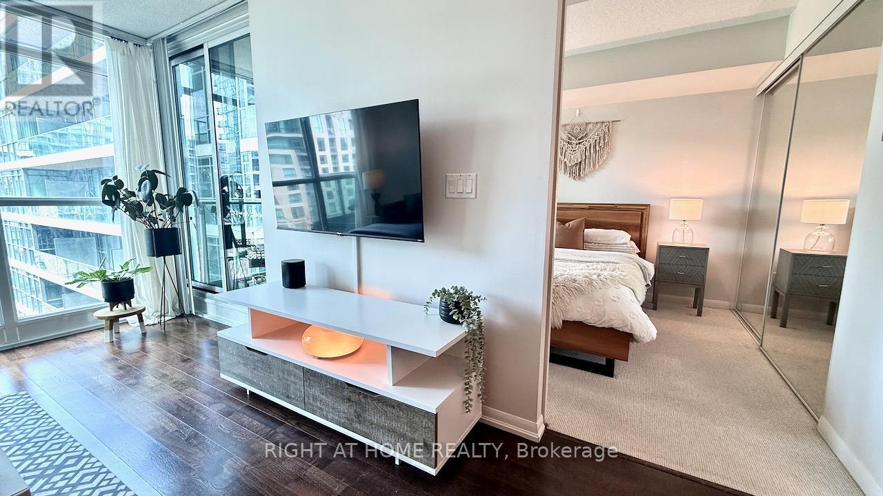 656 - 209 Fort York Boulevard S, Toronto, Ontario M5V 4A1 - Photo 21 - C13637564