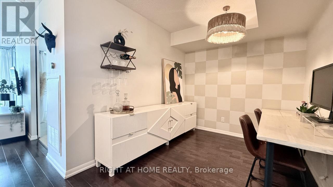656 - 209 Fort York Boulevard S, Toronto, Ontario M5V 4A1 - Photo 3 - C13637564