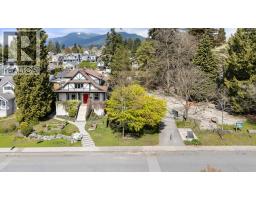 628 E 5TH STREET, North Vancouver, British Columbia