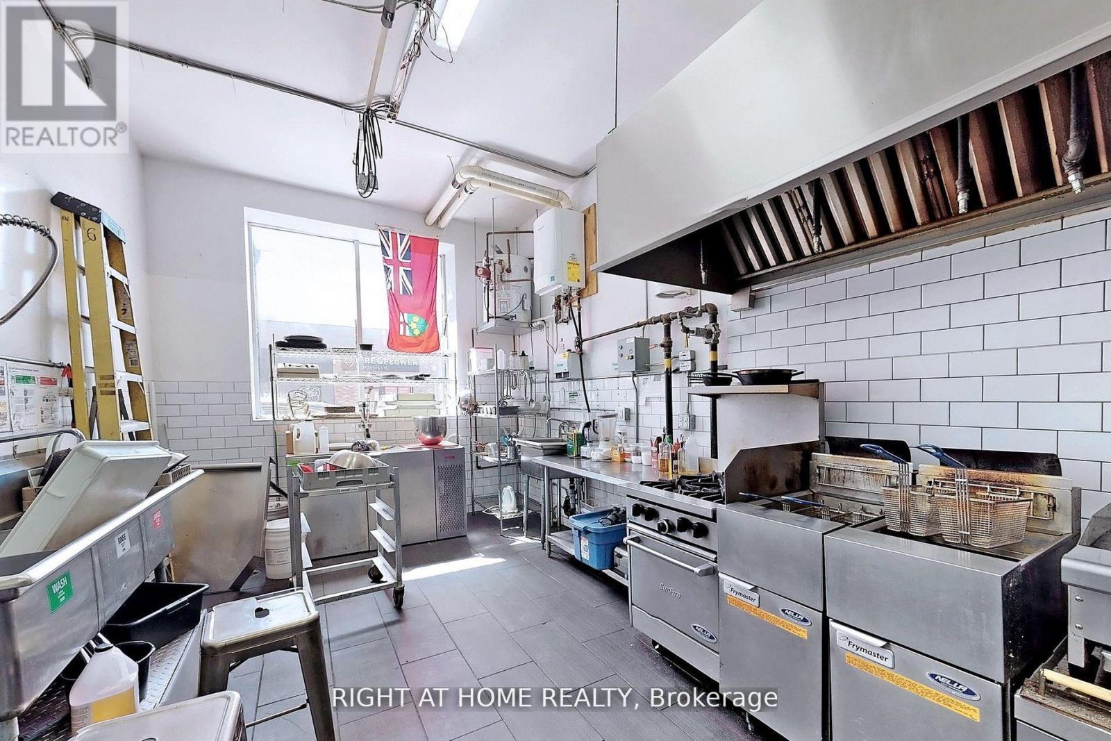 1346 Queen Street W, Toronto, Ontario  M6K 1L4 - Photo 19 - W13637554