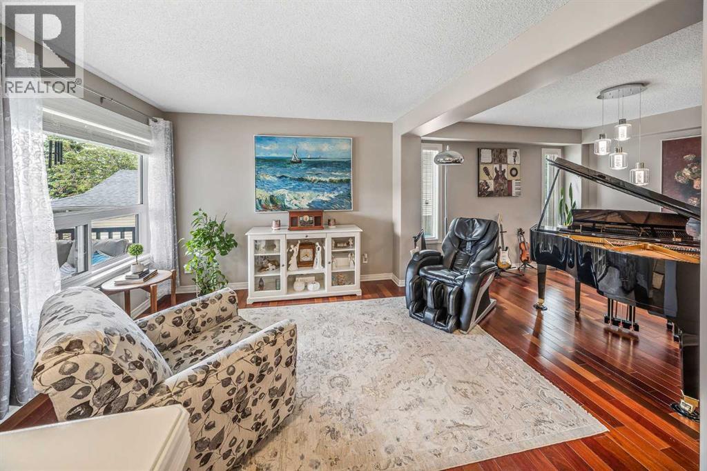 66 Crestmont Drive Sw, Calgary, Alberta  T3B 5X7 - Photo 3 - A2315287