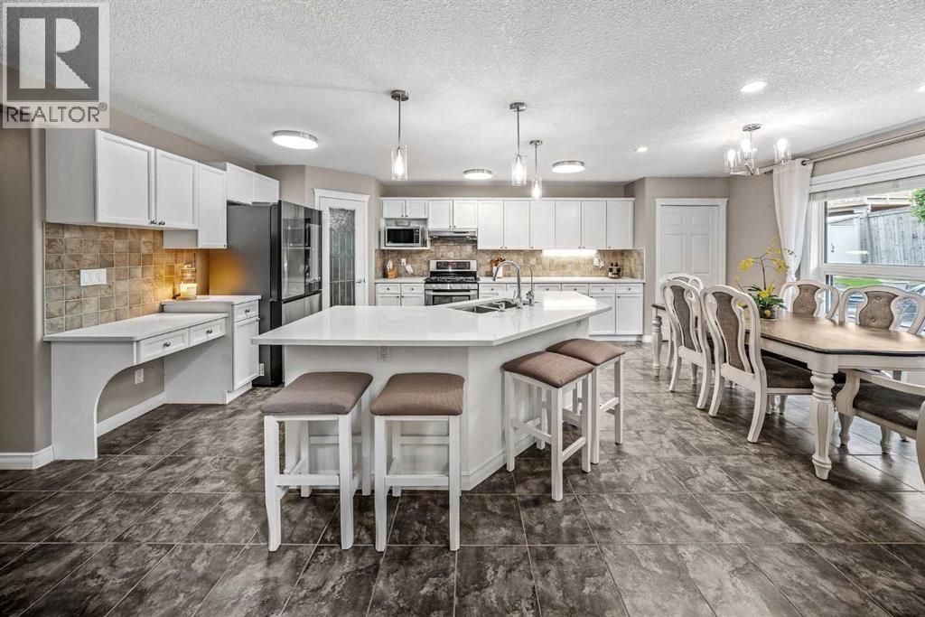 66 Crestmont Drive Sw, Calgary, Alberta  T3B 5X7 - Photo 9 - A2315287