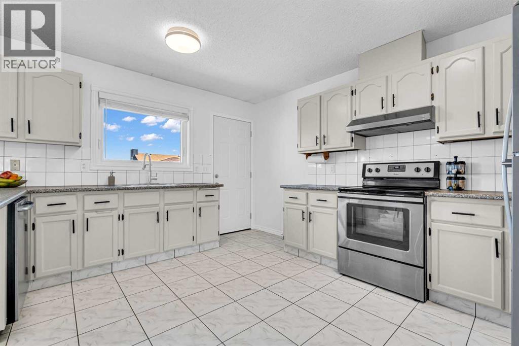 6716 37 Avenue NE, Calgary, Alberta  T1Y 5E5 - Photo 5 - A2329742