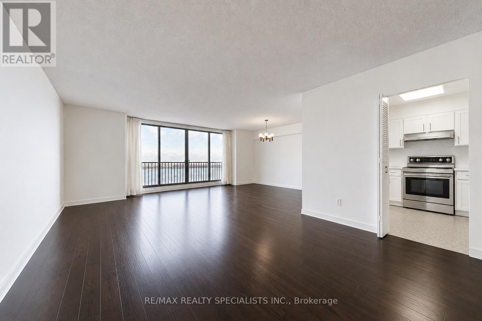 1207 - 33 Harbour Square, Toronto, Ontario  M5J 2G2 - Photo 2 - C13637616