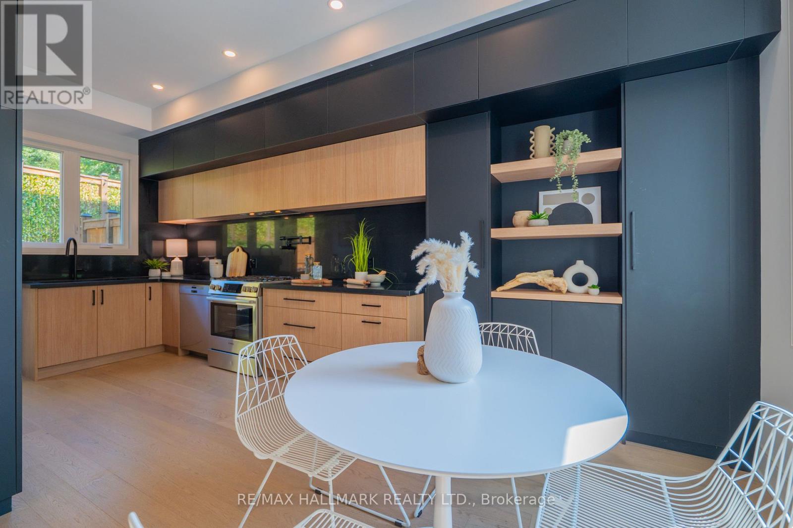 22 Harriet Street, Toronto, Ontario  M4L 2E9 - Photo 8 - E13637610