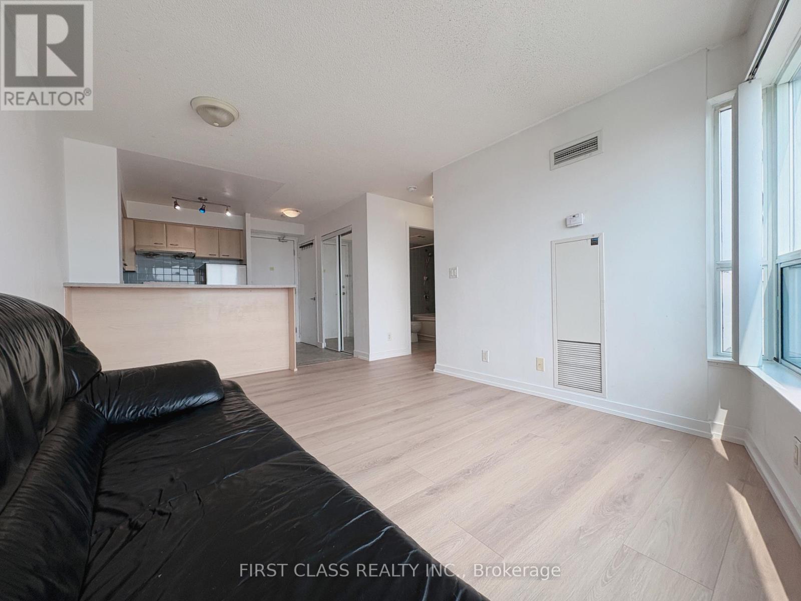 3006 - 36 Lee Centre Drive, Toronto, Ontario  M1H 3K2 - Photo 8 - E13224116