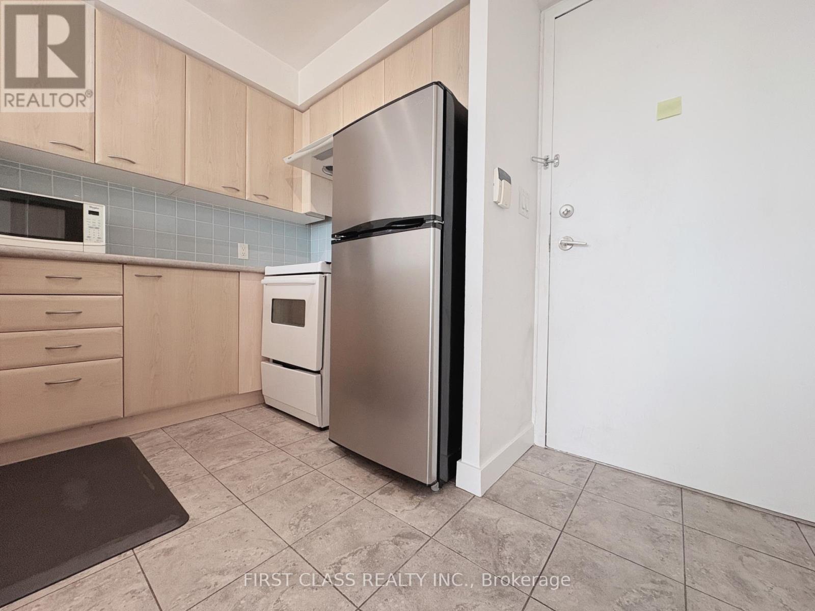 3006 - 36 Lee Centre Drive, Toronto, Ontario  M1H 3K2 - Photo 6 - E13224116
