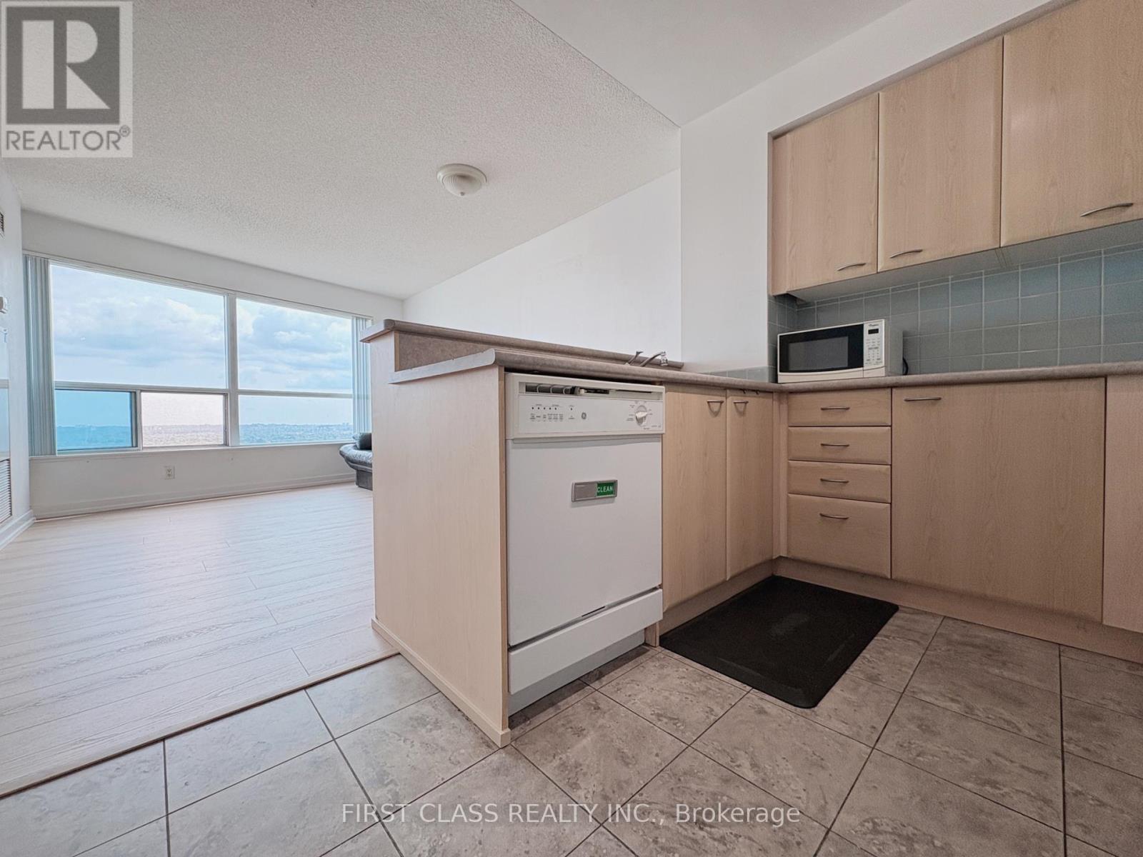 3006 - 36 Lee Centre Drive, Toronto, Ontario  M1H 3K2 - Photo 5 - E13224116