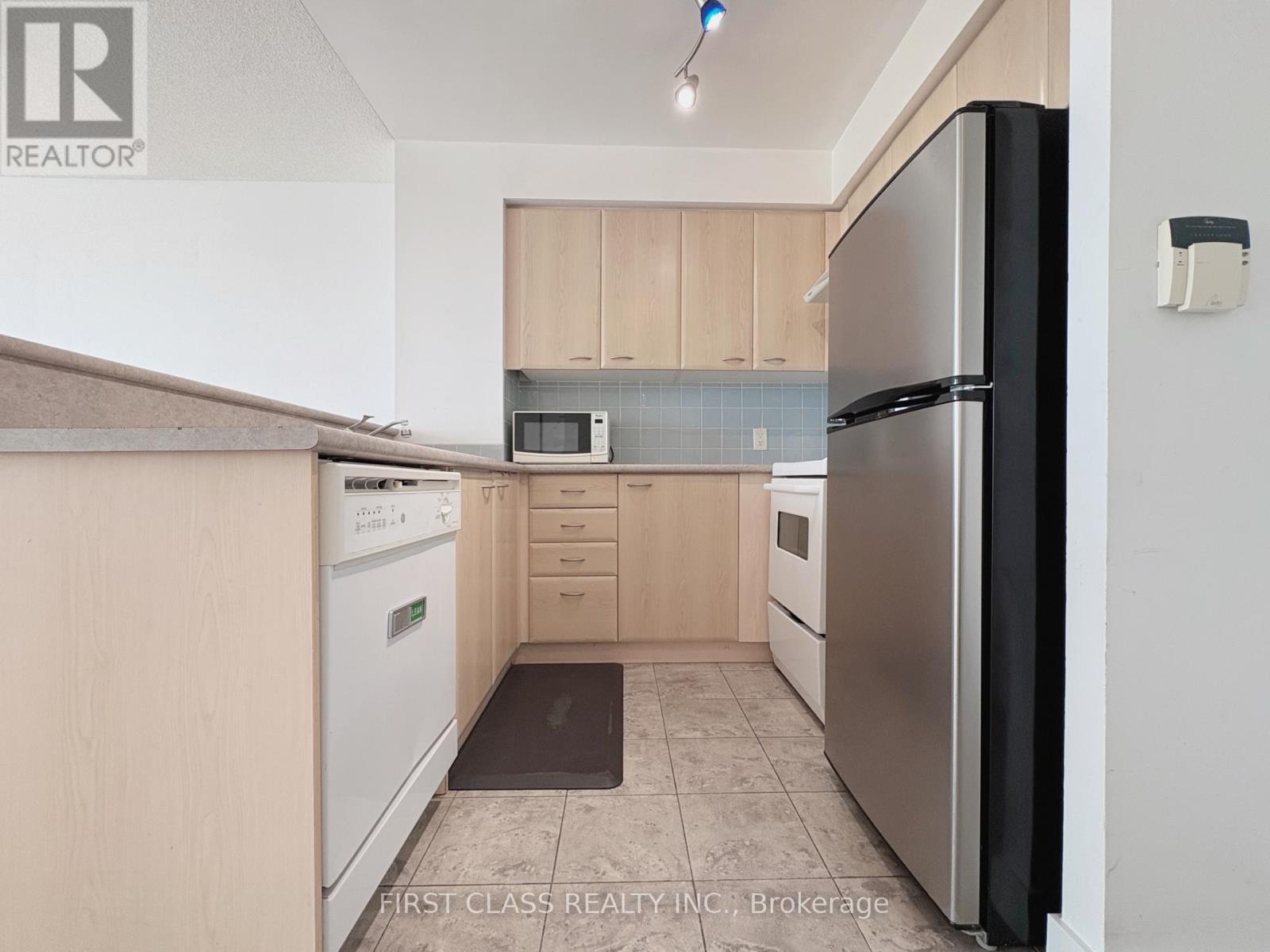 3006 - 36 Lee Centre Drive, Toronto, Ontario  M1H 3K2 - Photo 4 - E13224116