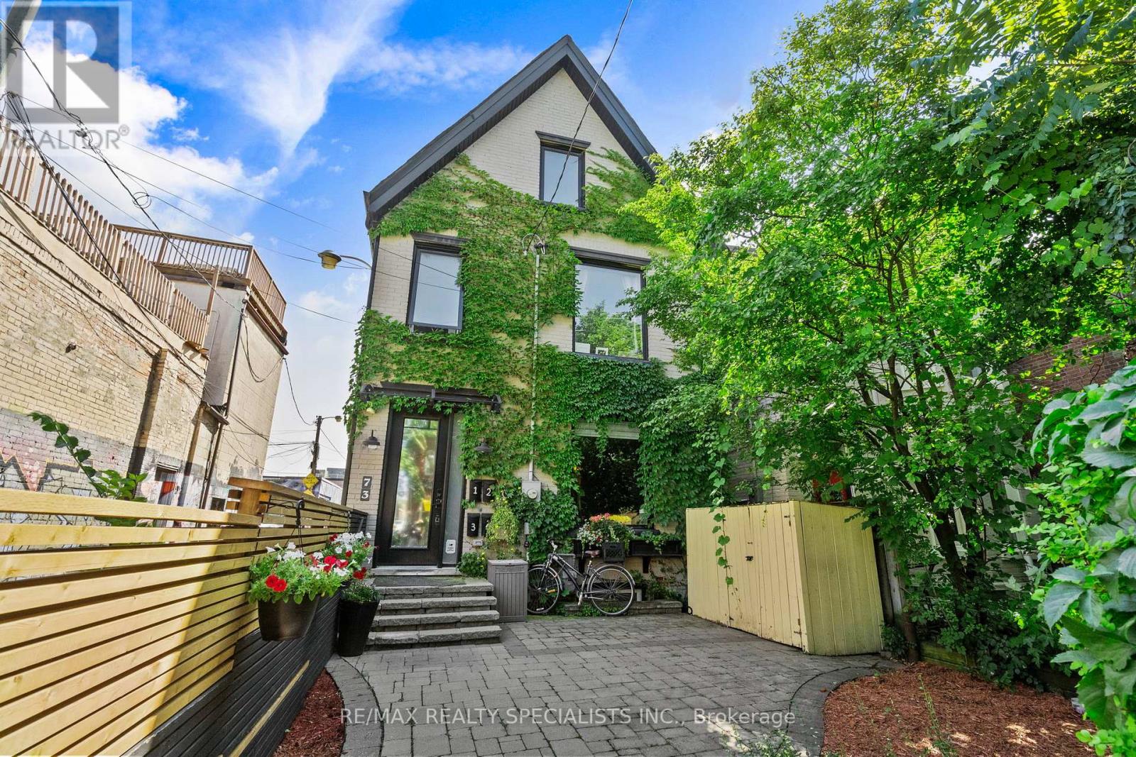 73 Elm Grove Avenue, Toronto, Ontario  M6K 2J2 - Photo 3 - W13637614