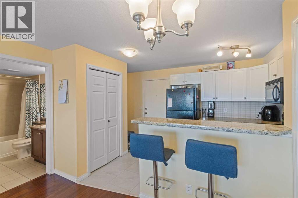 2431, 8 Bridlecrest Drive SW, Calgary, Alberta  T2Y 0H7 - Photo 7 - A2321883