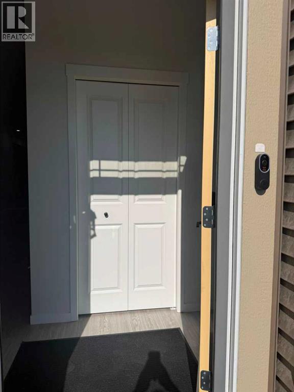 41 Edith Gate NW, Calgary, Alberta  T3R 1Z3 - Photo 2 - A2333235