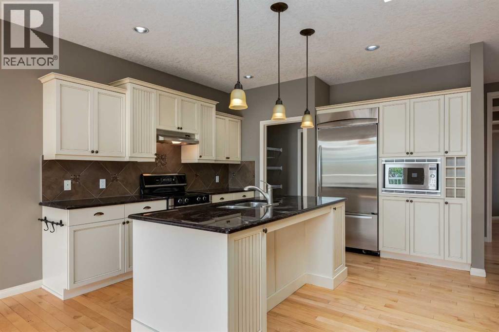 4 Sunset Close, Cochrane, Alberta  T4B 0B3 - Photo 7 - A2334382