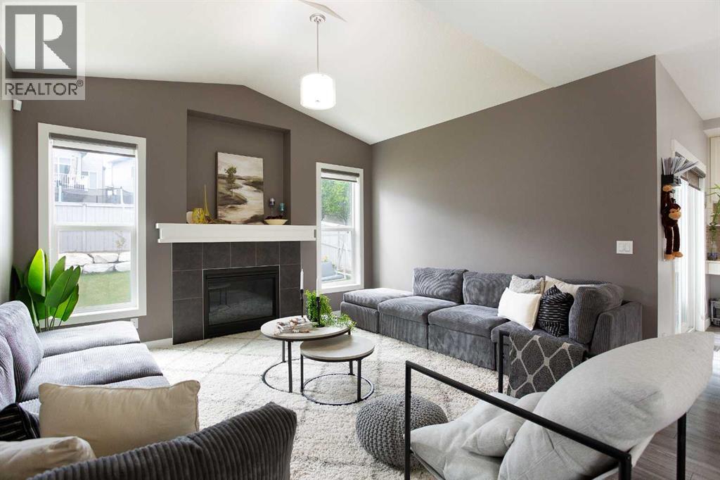 342 Hillcrest Circle SW, Airdrie, Alberta  T4B 4B3 - Photo 8 - A2310025