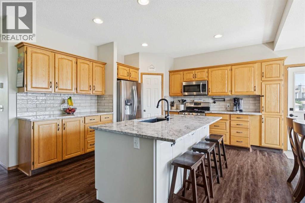 16 Henderson Bay NE, Langdon, Alberta  T0J 1X1 - Photo 8 - A2334242