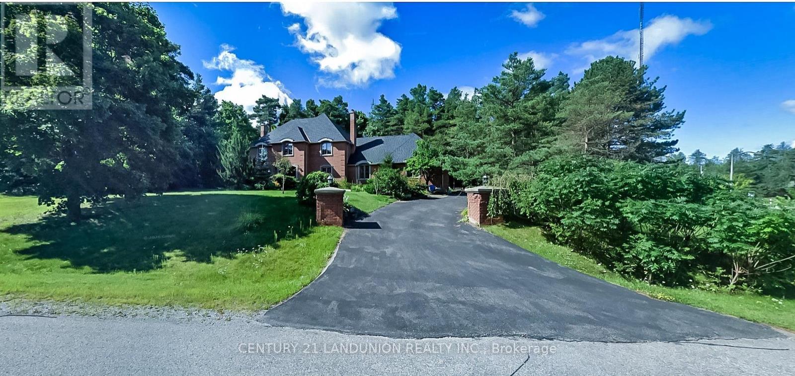 2 HERON TRAIL, Whitchurch-Stouffville, Ontario