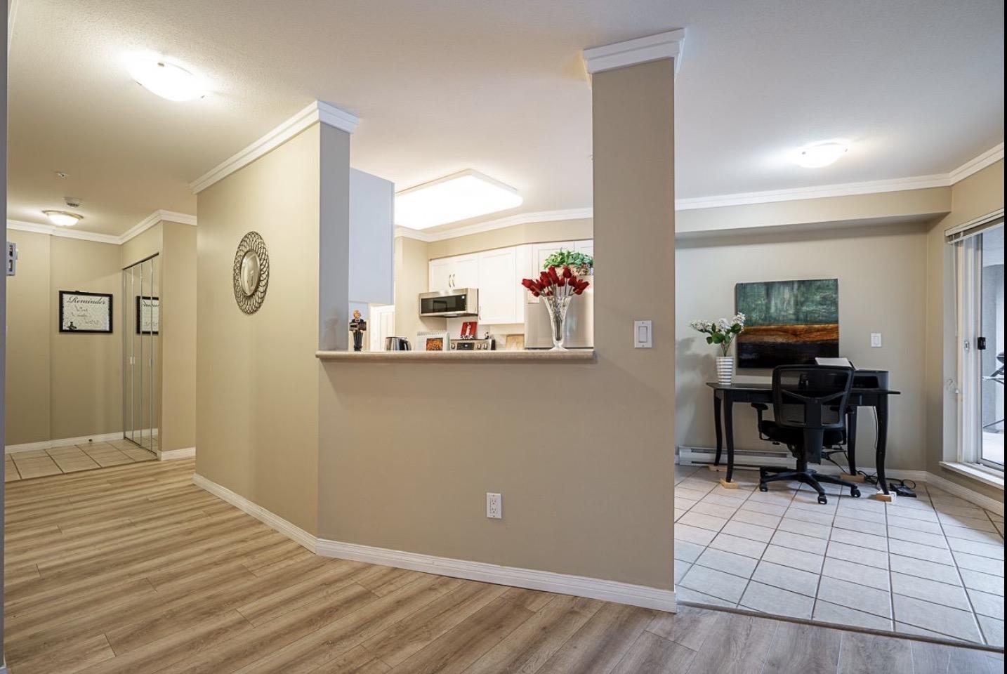 210 15150 29 A Avenue, Surrey, British Columbia  V4P 3B1 - Photo 8 - R3152037