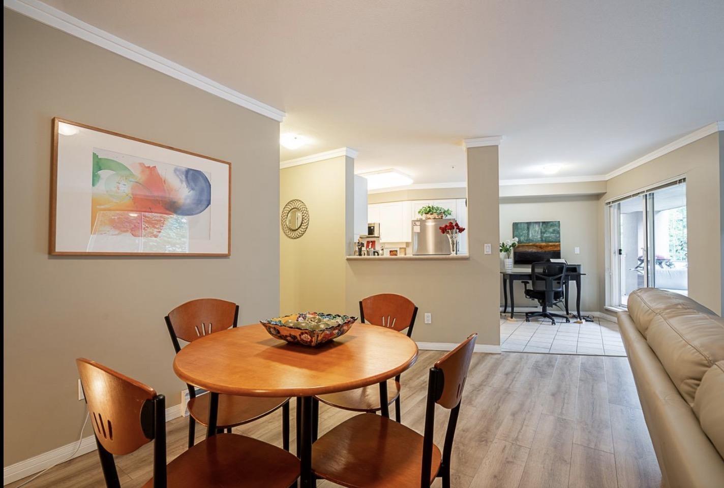 210 15150 29 A Avenue, Surrey, British Columbia  V4P 3B1 - Photo 3 - R3152037