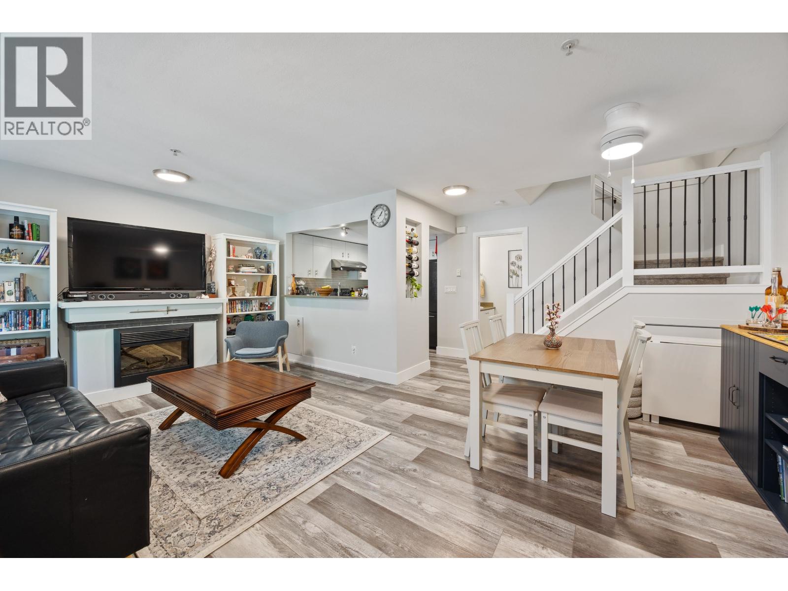 10 7428 SOUTHWYNDE AVENUE, Burnaby, British Columbia