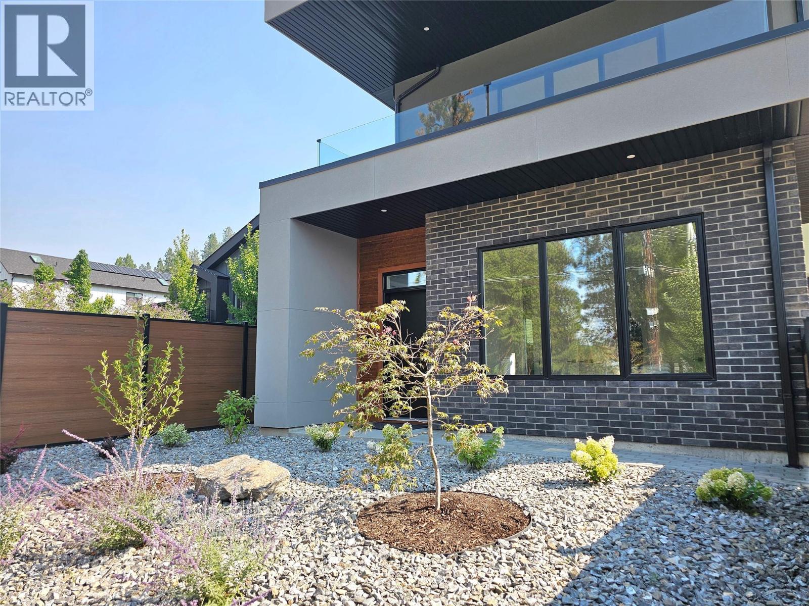 757 Barnaby Road Unit# 1 Kelowna Photo 3 757 Barnaby Road Unit# 1 Kelowna Photo 3