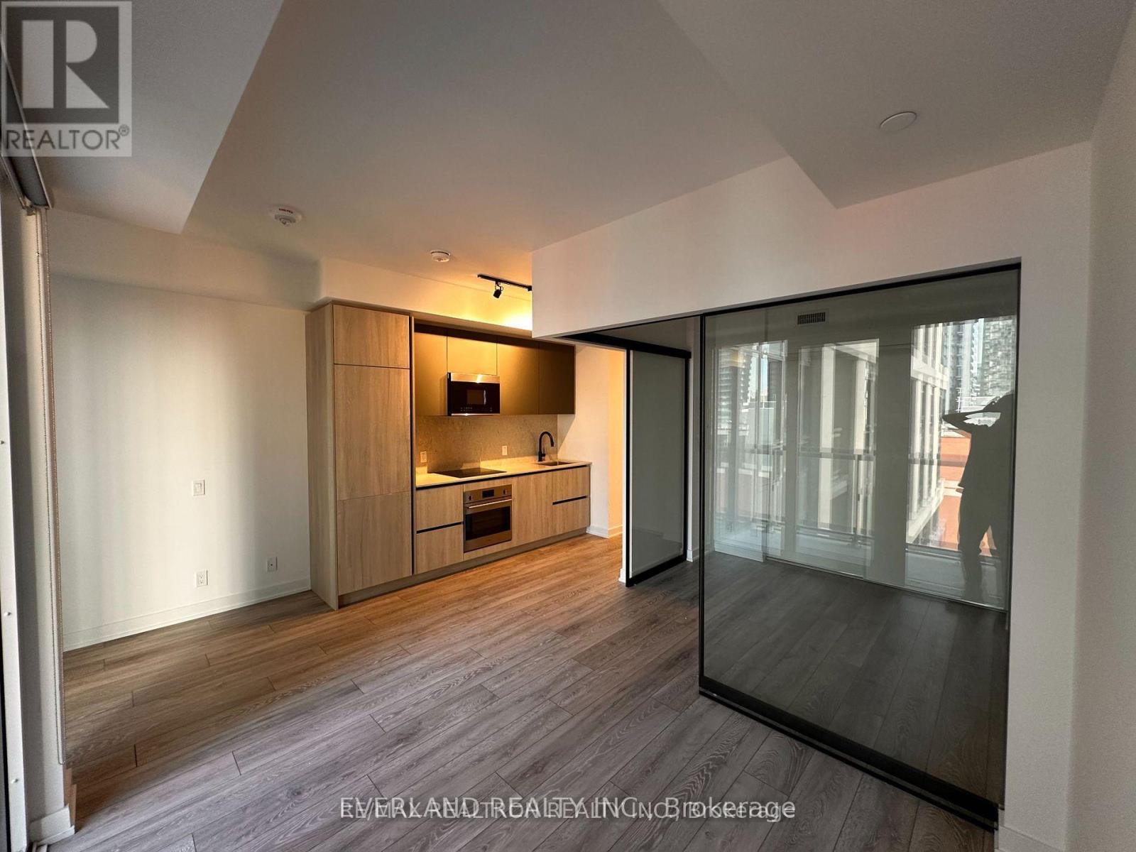 1710 - 108 PETER STREET, Toronto, Ontario