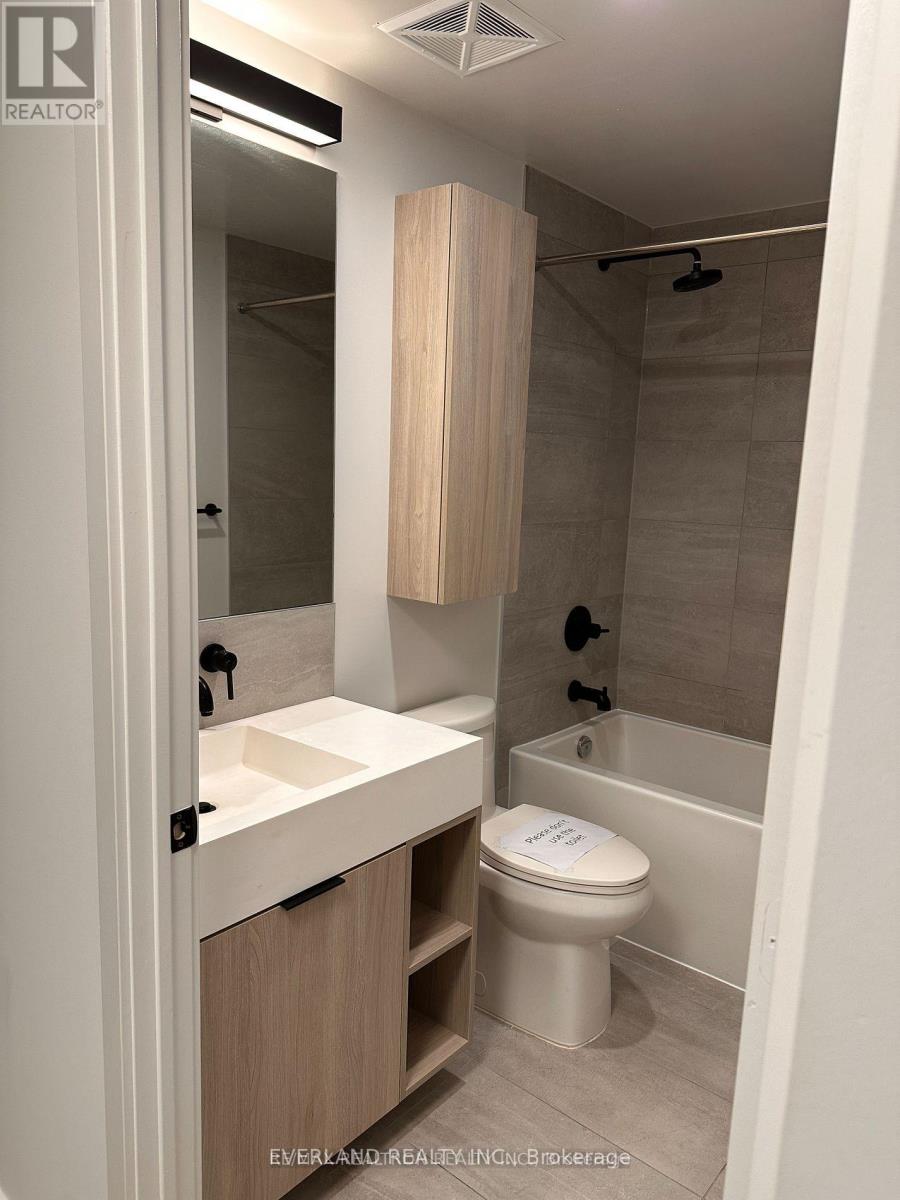 1710 - 108 Peter Street, Toronto, Ontario M5V 2G7 - Photo 3 - C13637658