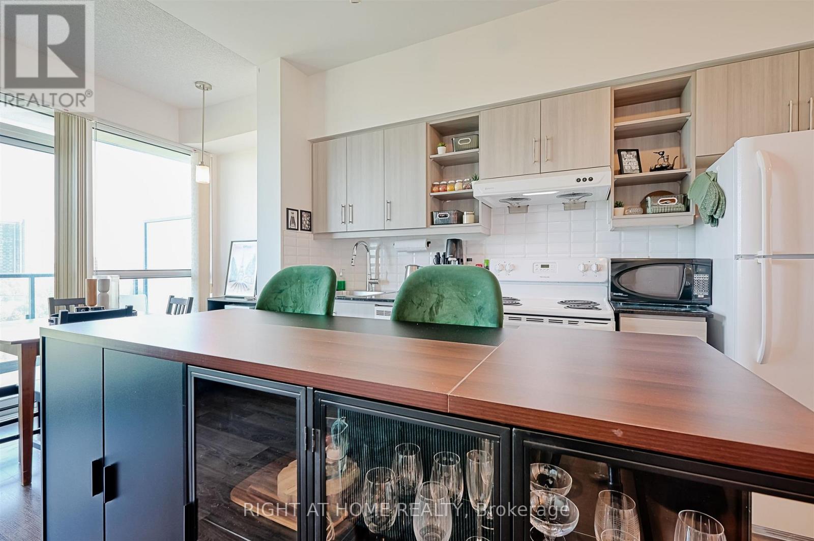 1018 - 160 Vanderhoof Avenue, Toronto, Ontario  M4G 0B7 - Photo 12 - C13637662