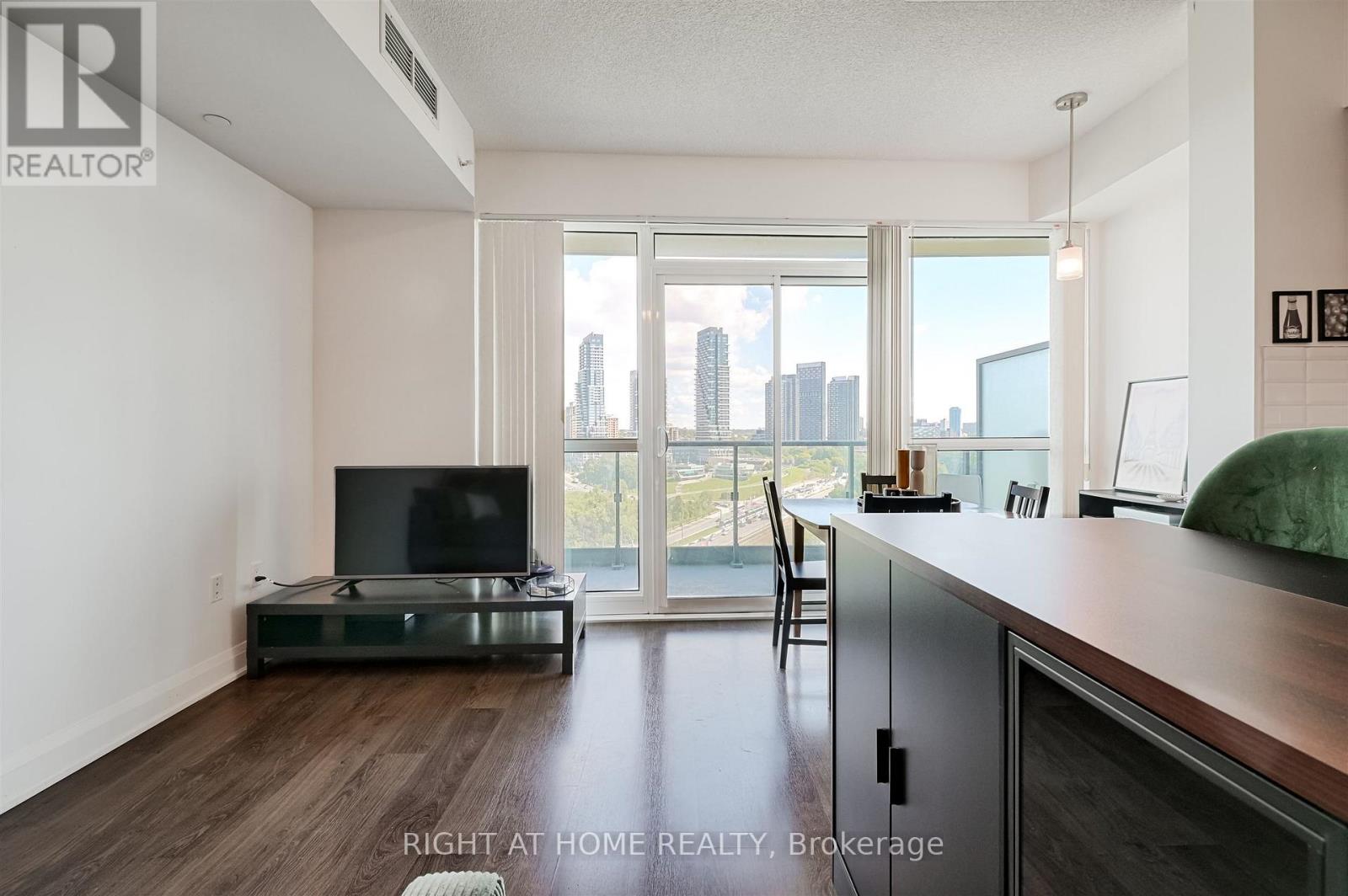 1018 - 160 Vanderhoof Avenue, Toronto, Ontario  M4G 0B7 - Photo 13 - C13637662