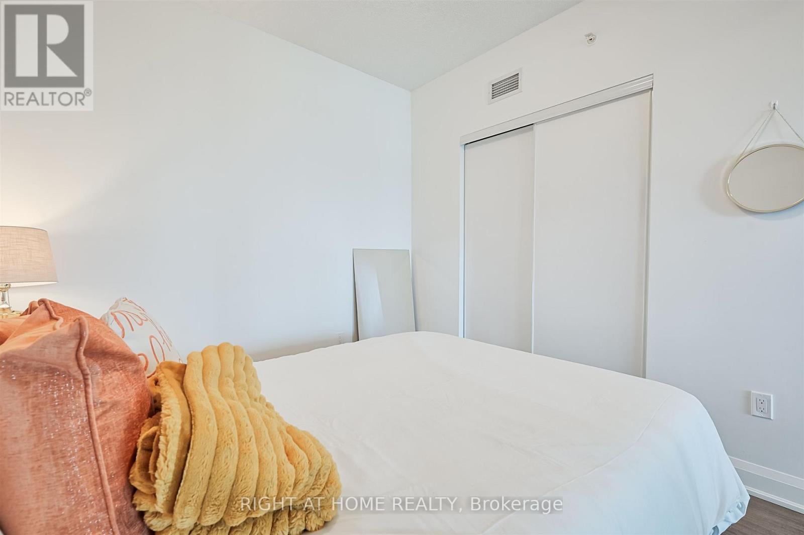 1018 - 160 Vanderhoof Avenue, Toronto, Ontario  M4G 0B7 - Photo 15 - C13637662