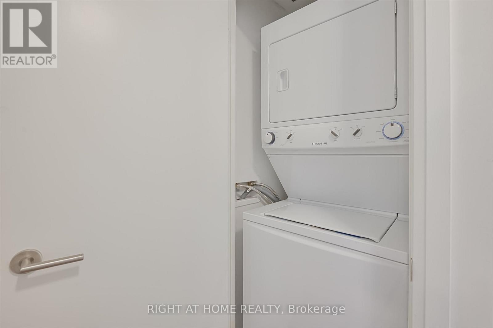 1018 - 160 Vanderhoof Avenue, Toronto, Ontario  M4G 0B7 - Photo 18 - C13637662