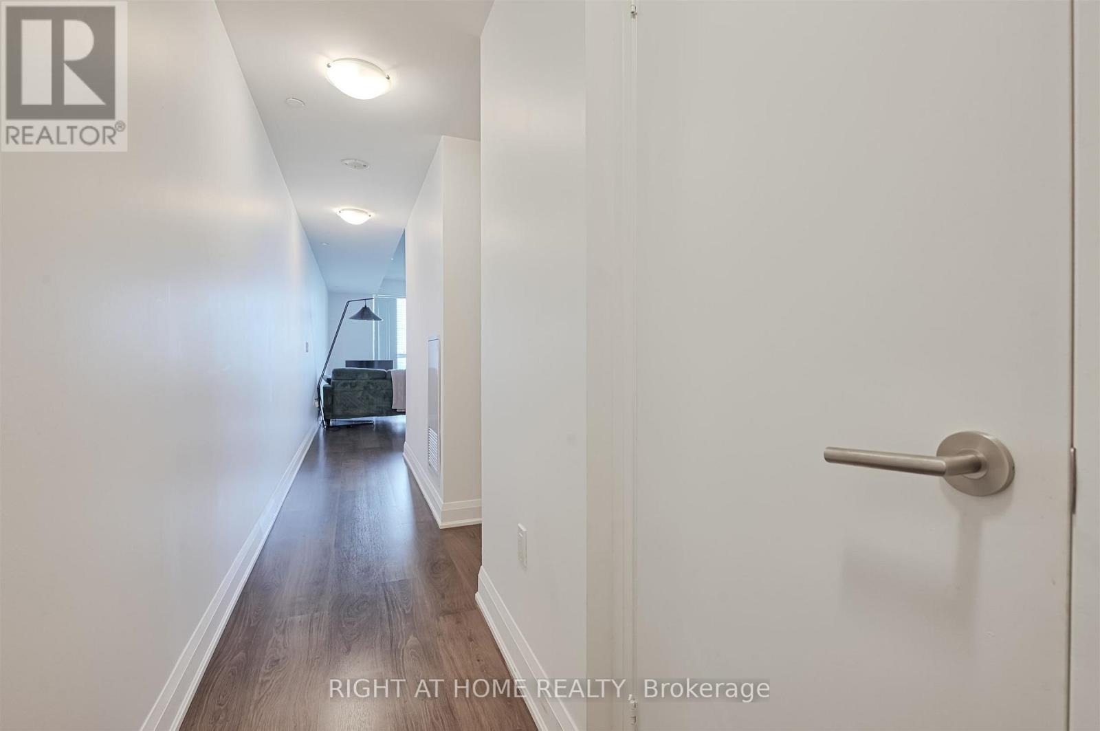 1018 - 160 Vanderhoof Avenue, Toronto, Ontario  M4G 0B7 - Photo 3 - C13637662