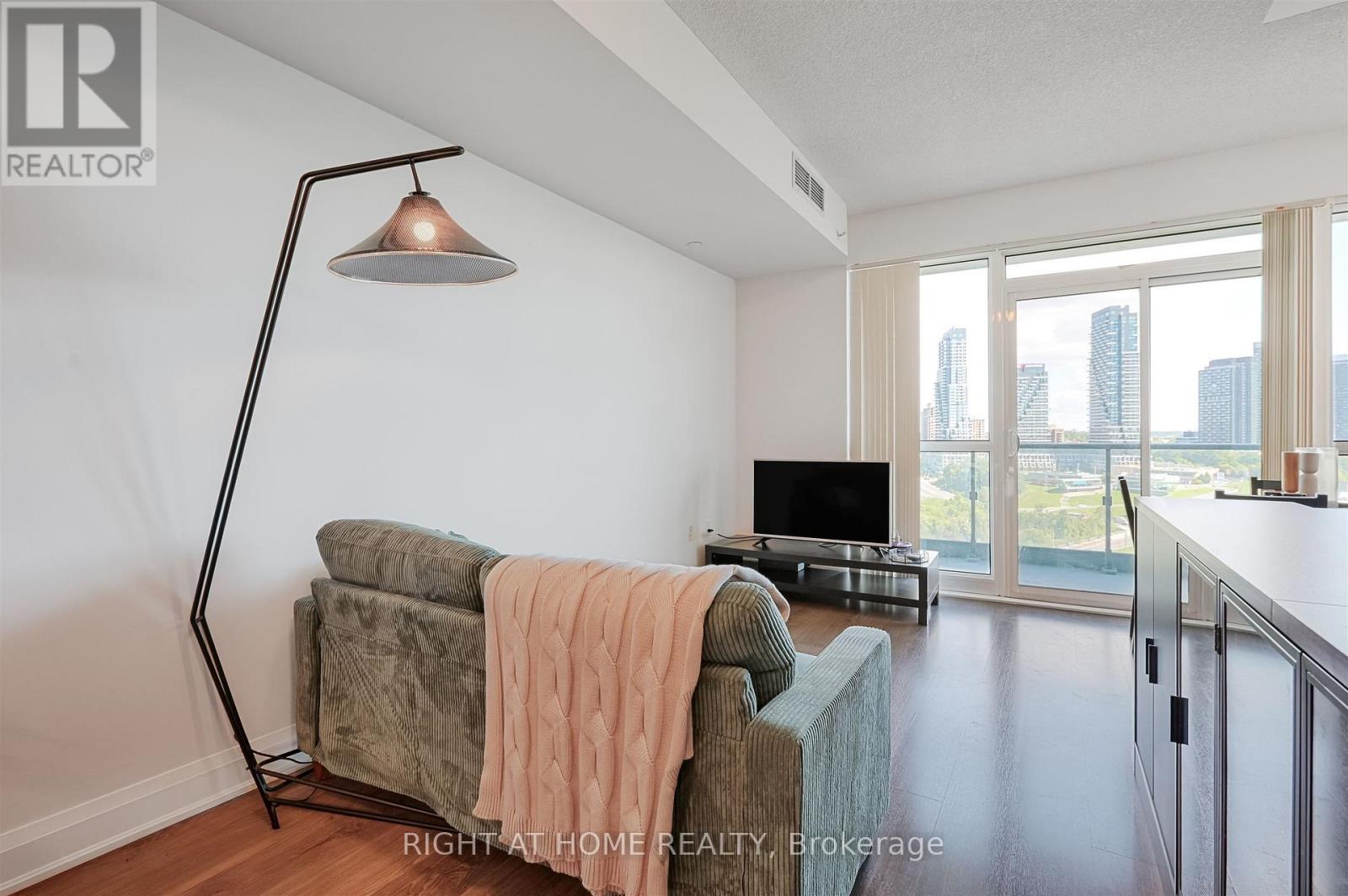 1018 - 160 Vanderhoof Avenue, Toronto, Ontario  M4G 0B7 - Photo 5 - C13637662