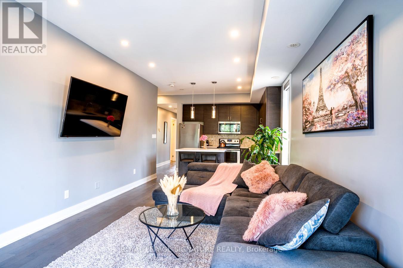 426 - 201 Pine Grove Rd Road, Vaughan, Ontario  L4L 2H7 - Photo 6 - N13637660