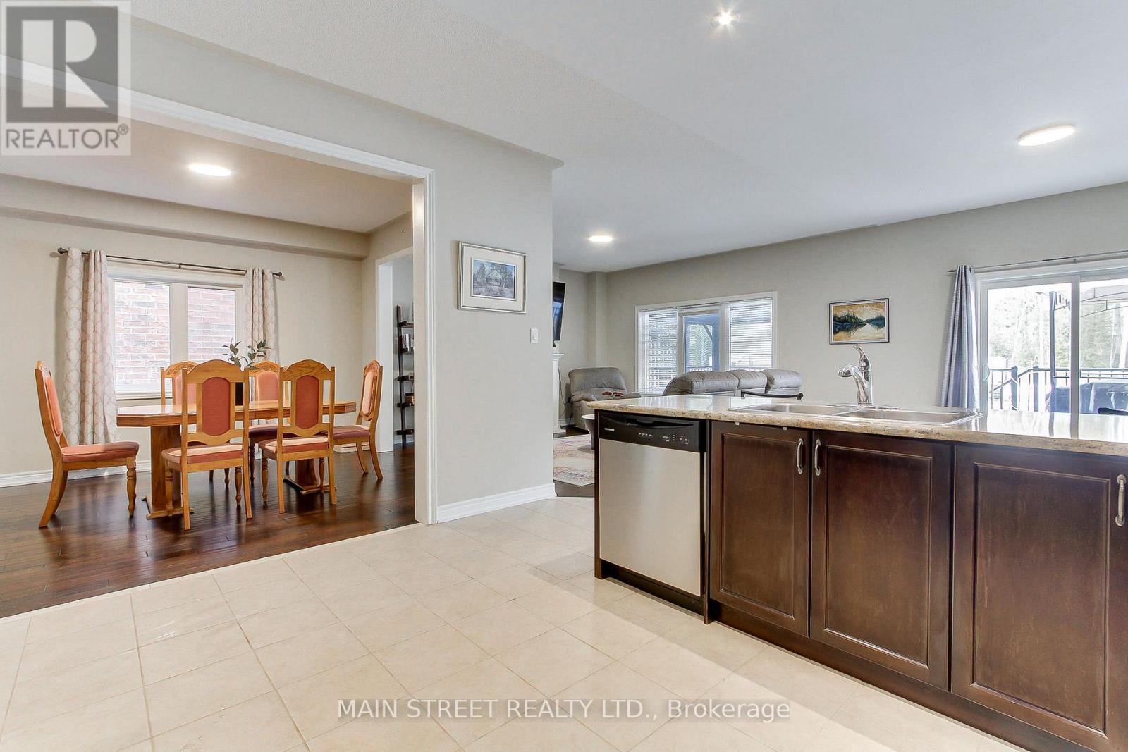 42 Prosser Crescent, Georgina, Ontario  L0E 1R0 - Photo 3 - N13637668