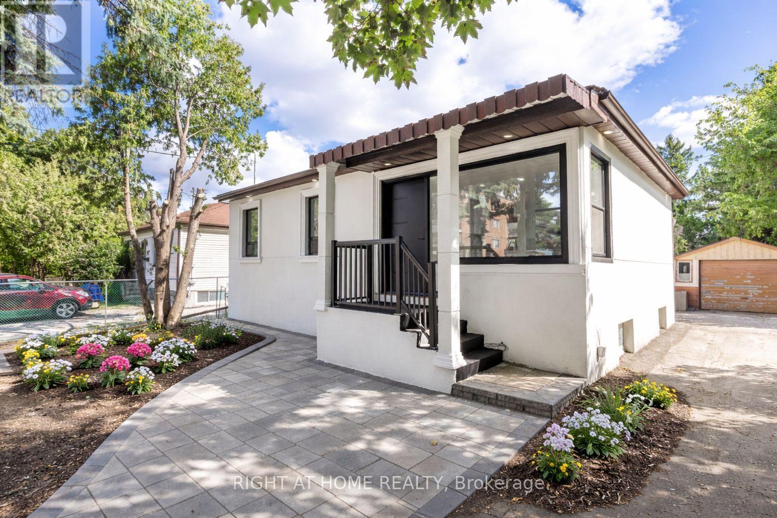 225 ESSEX AVENUE, Richmond Hill, Ontario