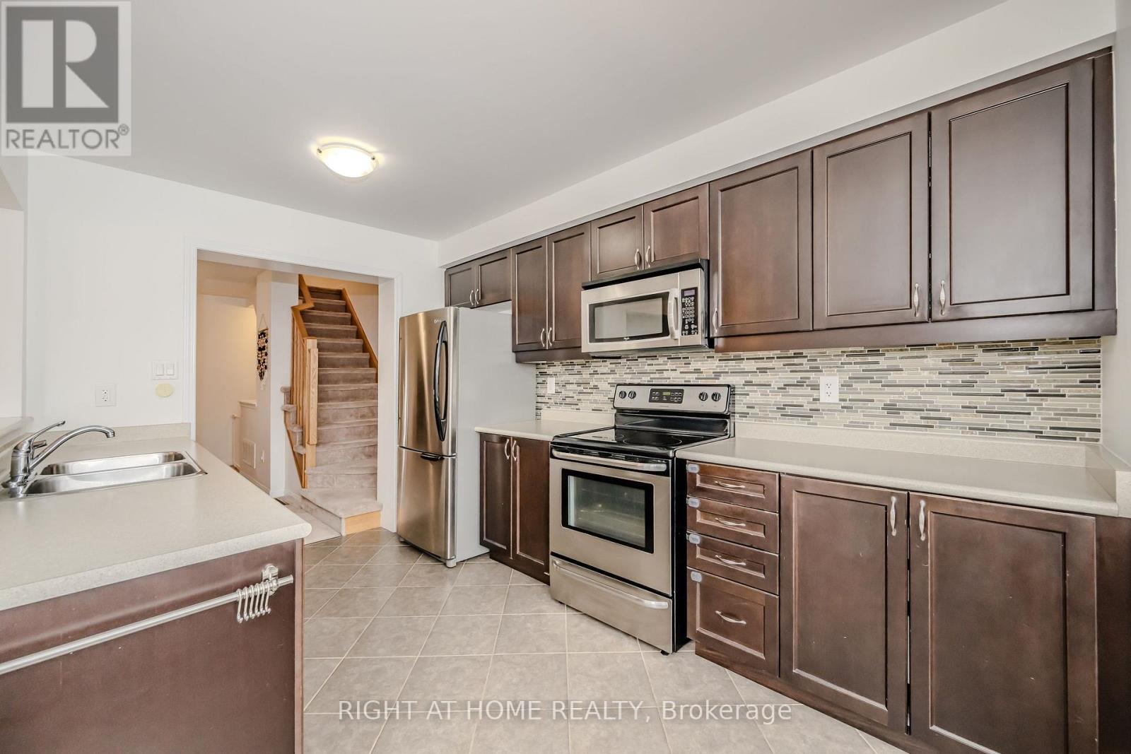 525 Cavanagh Lane, Milton, Ontario  L9T 8G4 - Photo 5 - W13615604