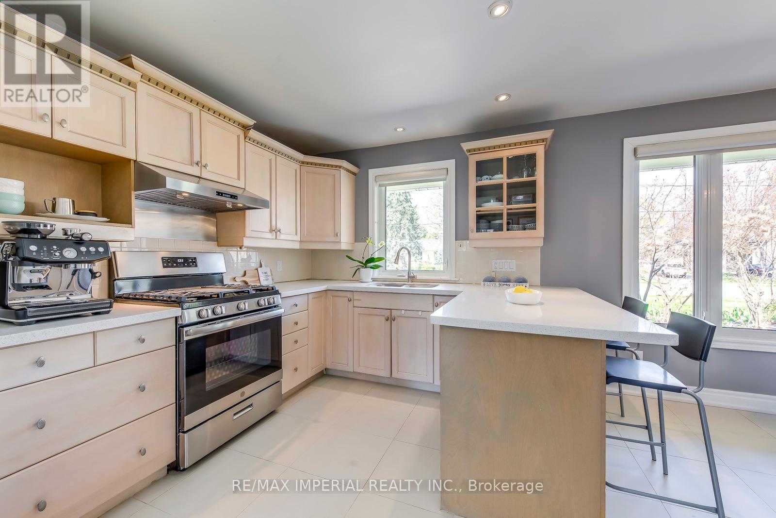 2048 Devon Road, Oakville, Ontario  L6J 2N2 - Photo 11 - W13637682