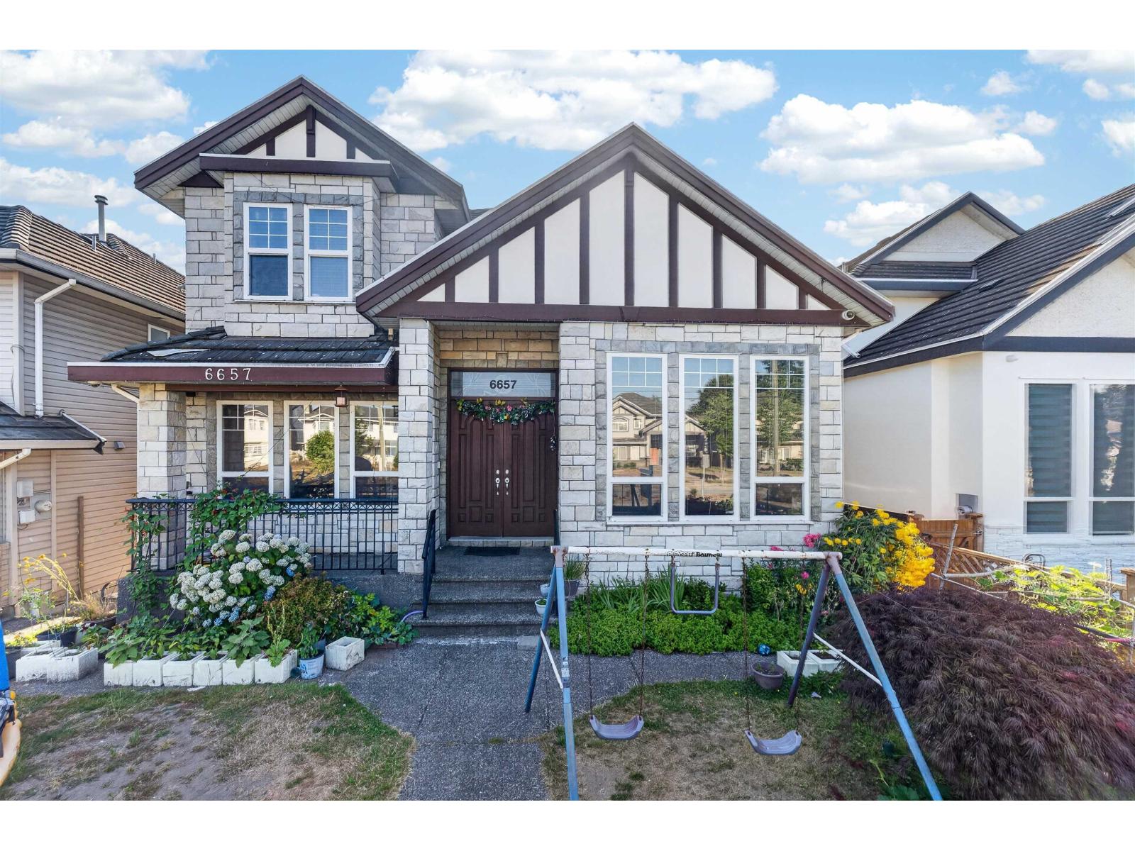 6657 128 Street, Surrey, British Columbia  V3W 4C8 - Photo 2 - R3152634