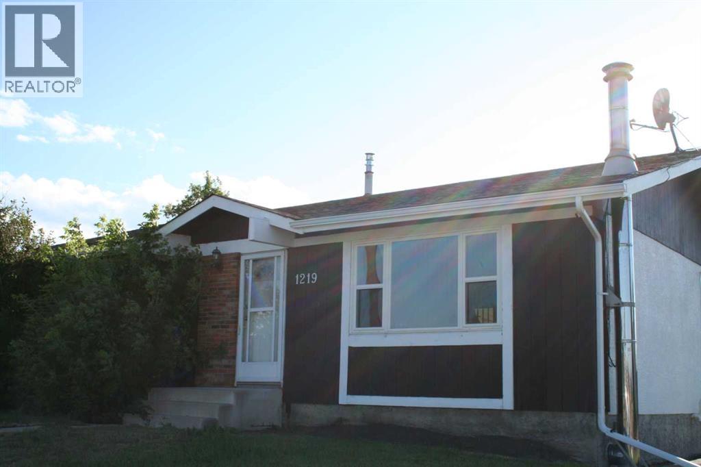 1219 68 Street NE, Calgary, Alberta  T2A 5K6 - Photo 1 - A2334379