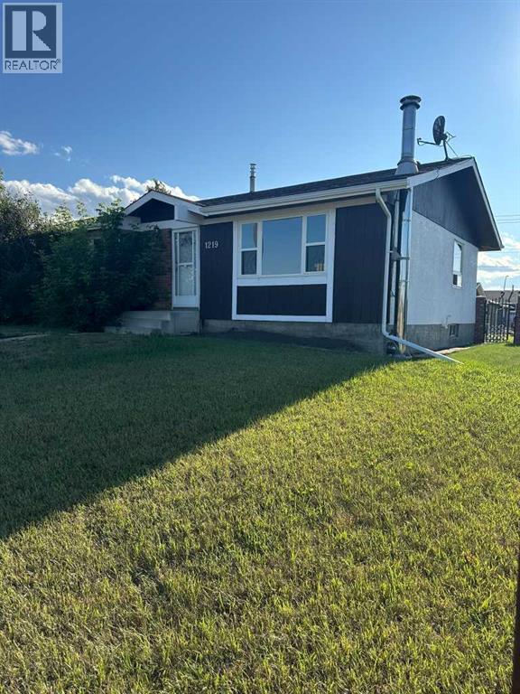 1219 68 Street NE, Calgary, Alberta  T2A 5K6 - Photo 2 - A2334379