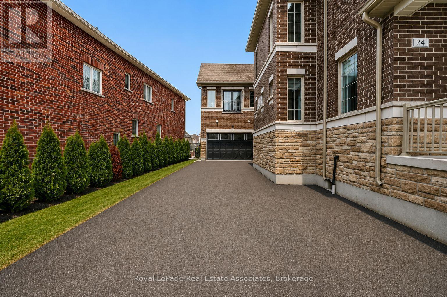 24 Burke Street, New Tecumseth, Ontario  L9R 0N6 - Photo 3 - N12893546