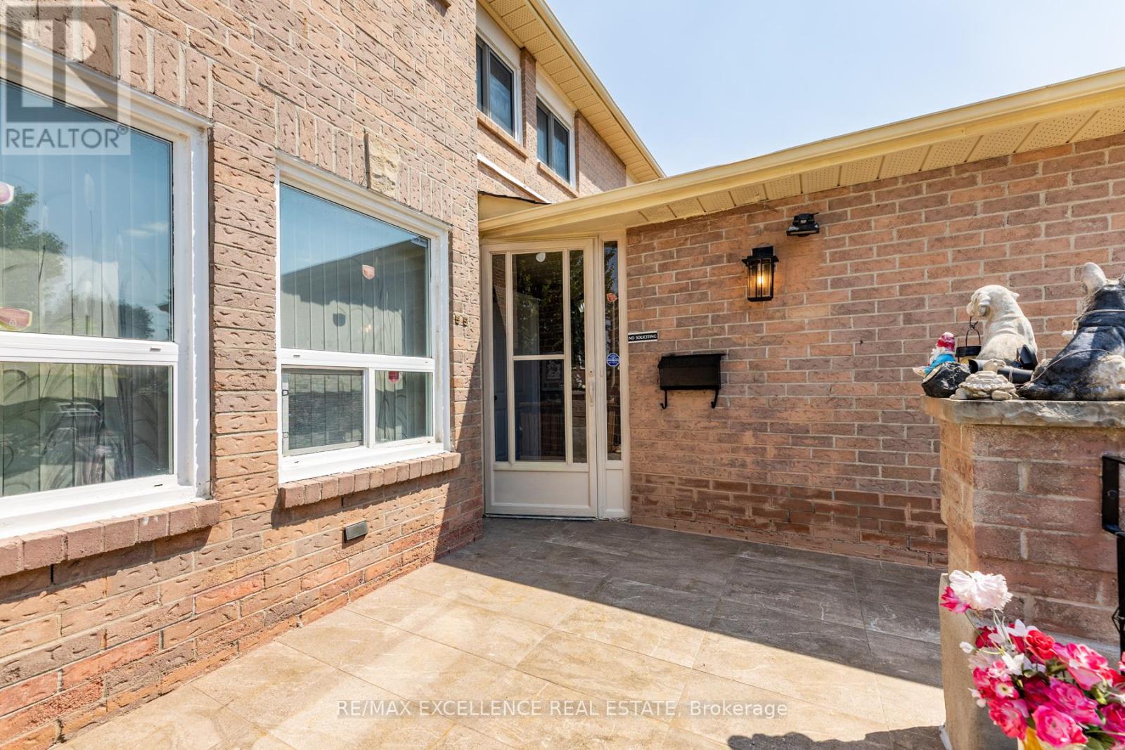 55 Atkins Circle, Brampton, Ontario  L6X 4B9 - Photo 5 - W13637696