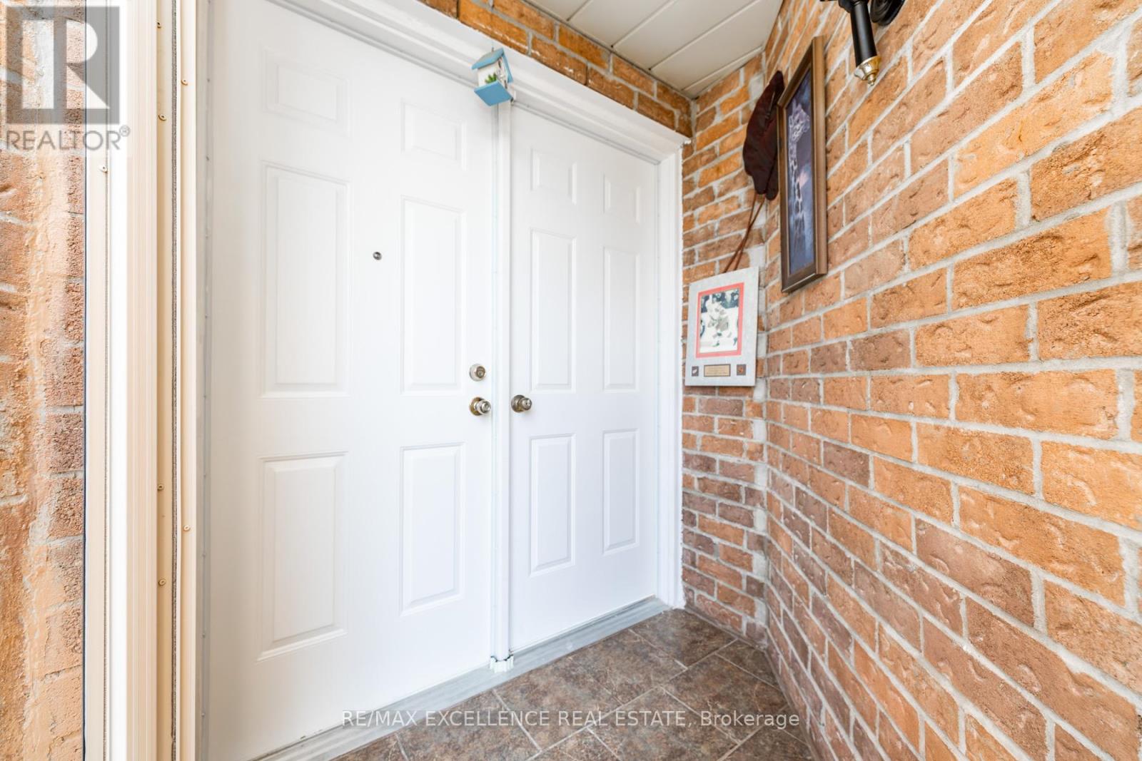 55 Atkins Circle, Brampton, Ontario  L6X 4B9 - Photo 6 - W13637696
