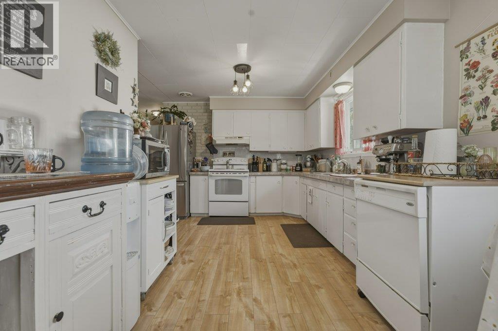 3580 20 Avenue SE Salmon Arm Photo 9 3580 20 Avenue SE Salmon Arm Photo 9