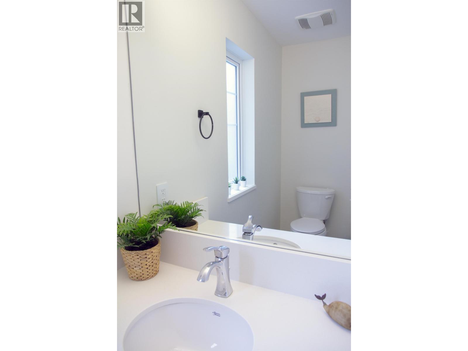 5915 Beachgate Lane, Sechelt, British Columbia V7Z 0A4 - Photo 13 - R3110913
