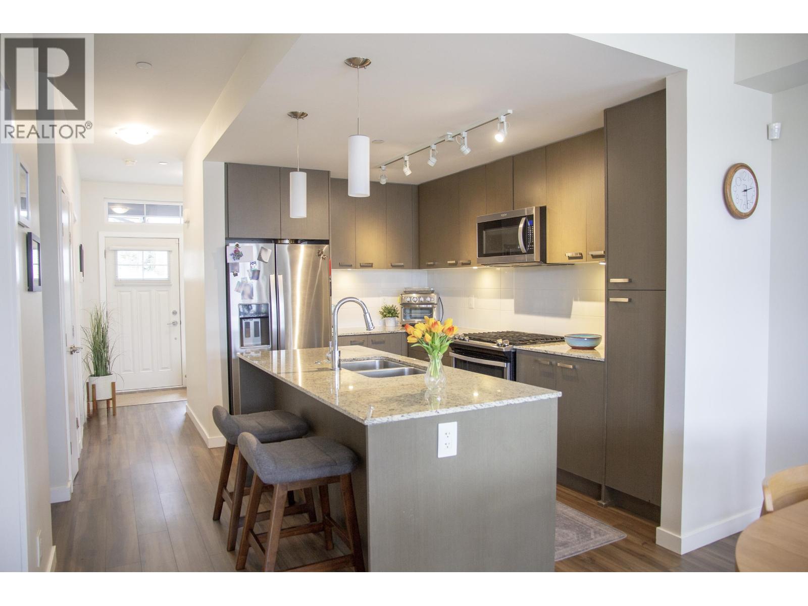 5915 Beachgate Lane, Sechelt, British Columbia V7Z 0A4 - Photo 3 - R3110913