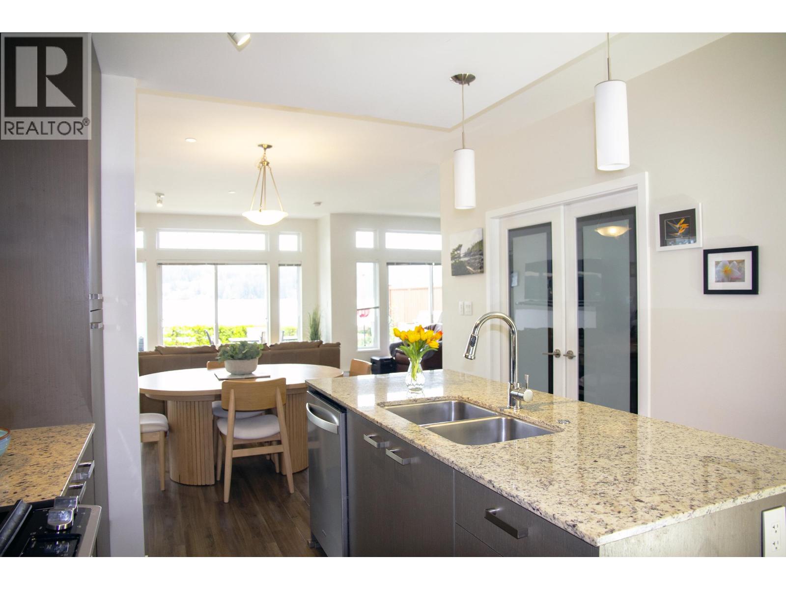5915 Beachgate Lane, Sechelt, British Columbia V7Z 0A4 - Photo 5 - R3110913