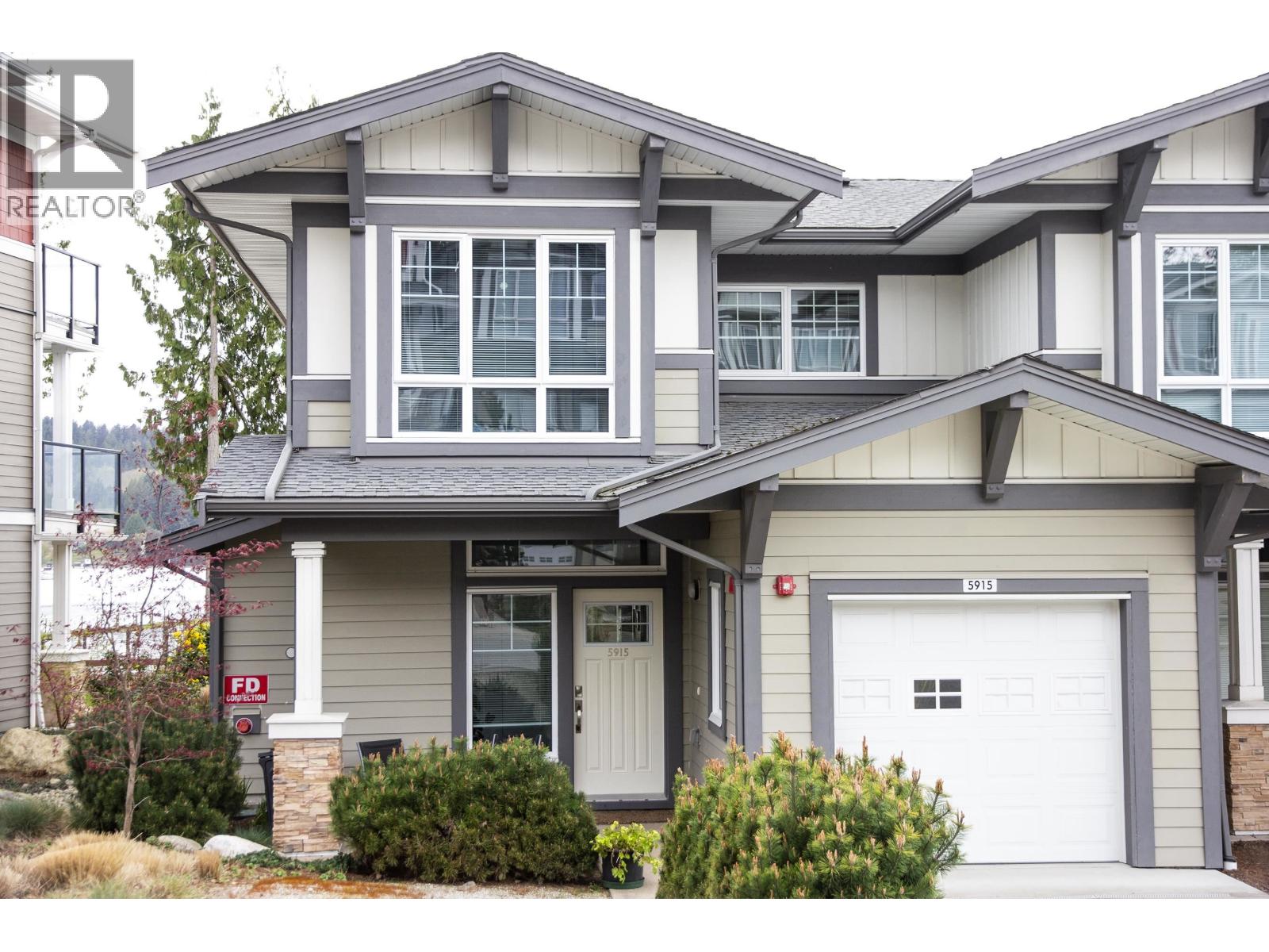 5915 Beachgate Lane, Sechelt, British Columbia V7Z 0A4 - Photo 2 - R3110913