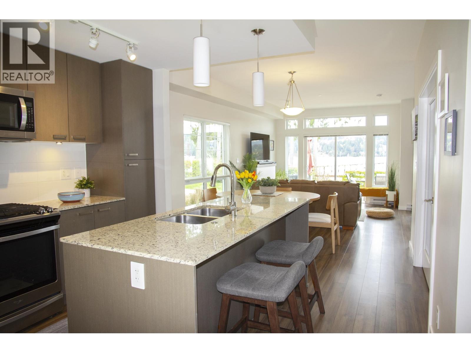5915 Beachgate Lane, Sechelt, British Columbia V7Z 0A4 - Photo 4 - R3110913